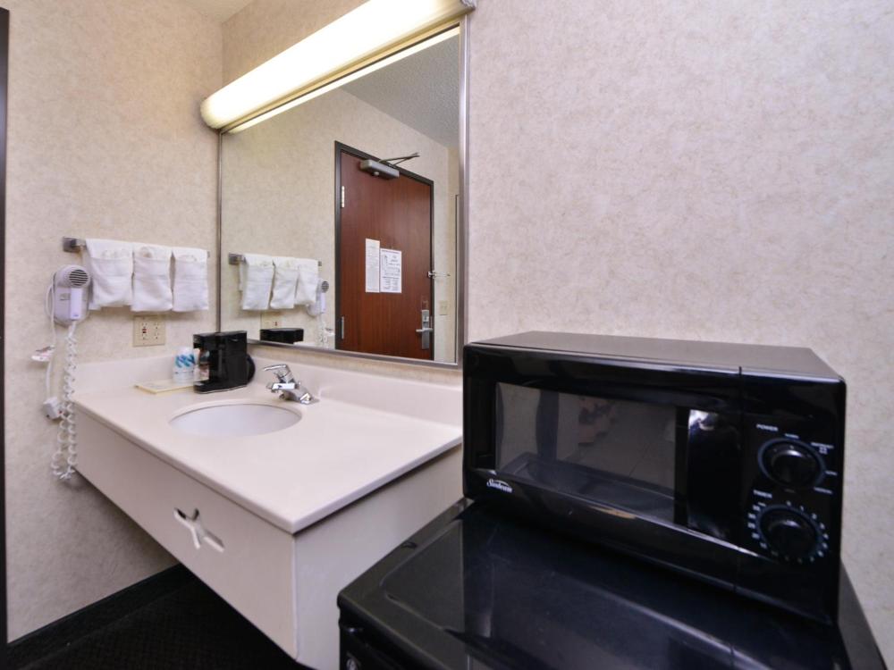 King Suite with Spa Bath interior